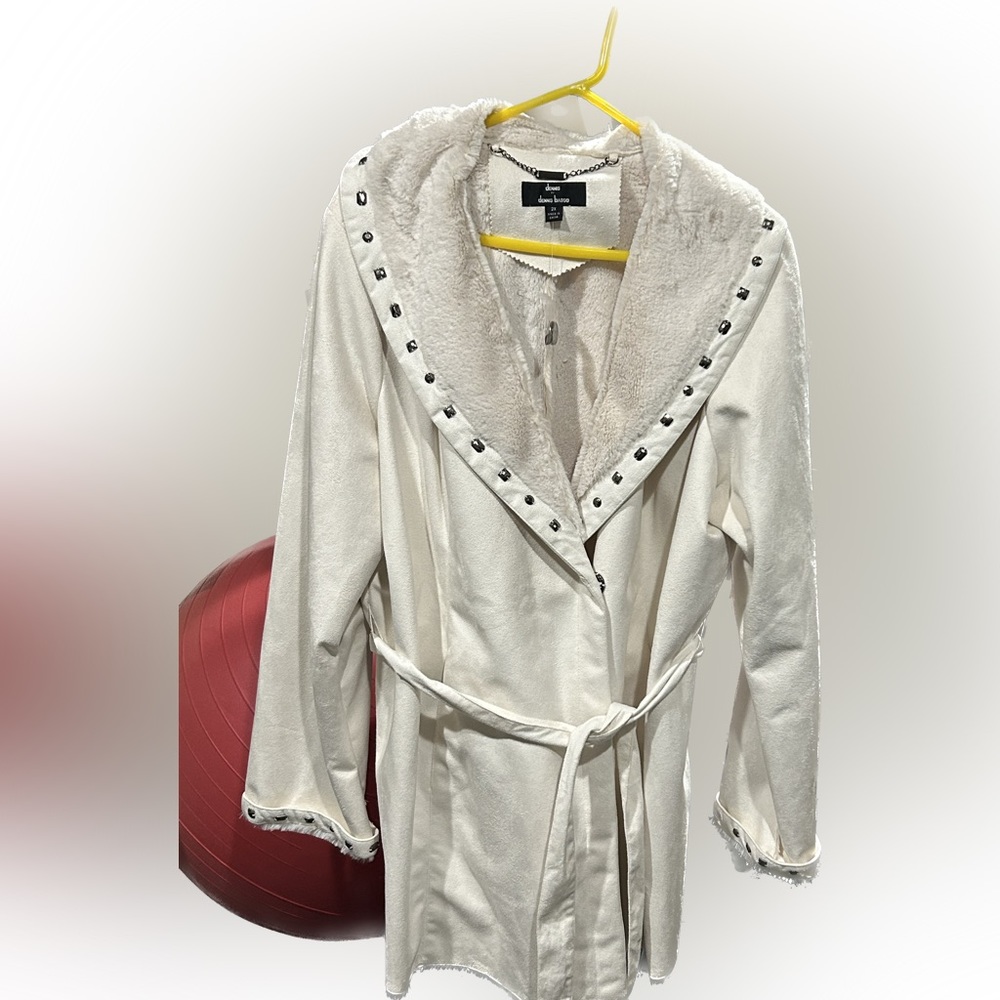 Beautiful Dennis Basso Coat off white, faux fur interior, brushed exterior